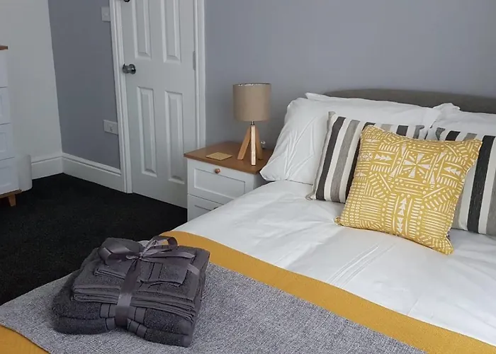 Townhouse @ Birches Head Road Stoke Bed & Breakfast