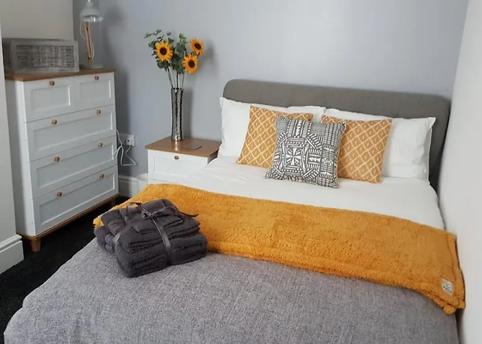 Townhouse @ Birches Head Road Stoke Bed & Breakfast